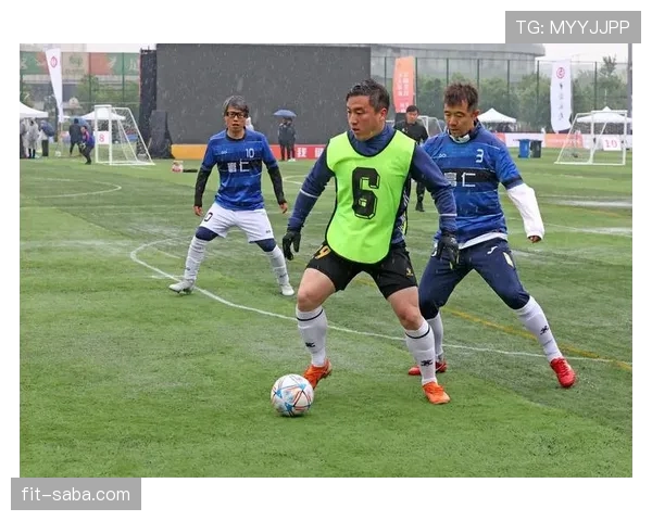 五人制足球规则详解：比赛场地与换人判罚标准解析