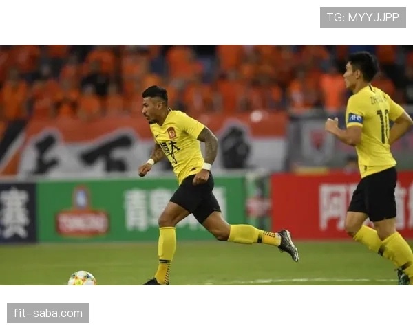 张琳芃右后卫直塞破防，本赛季对位边锋压制策略解析